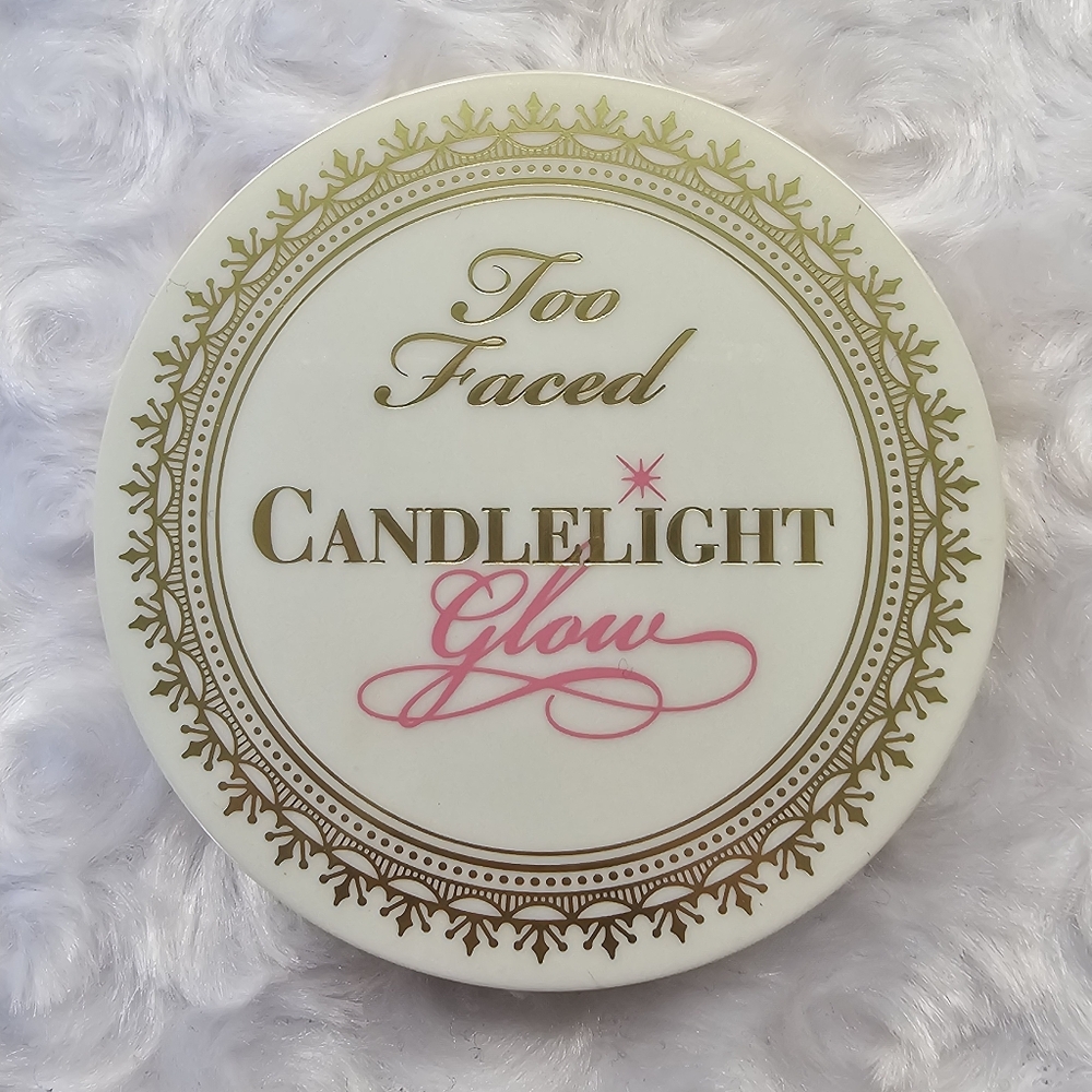 Too Faced Candlelight Glow Compact in Gold and Pink